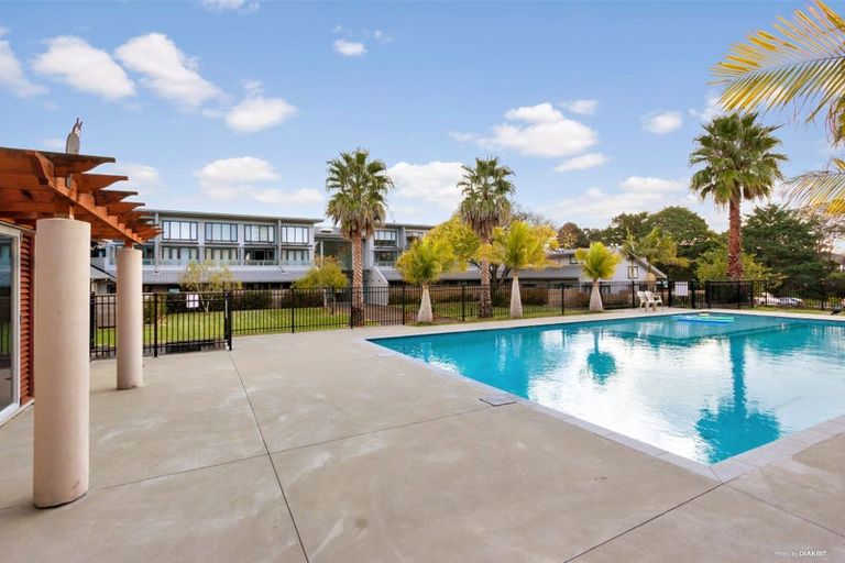 Photo of property in 5b/30 Westward Ho, Glen Eden, Auckland, 0602