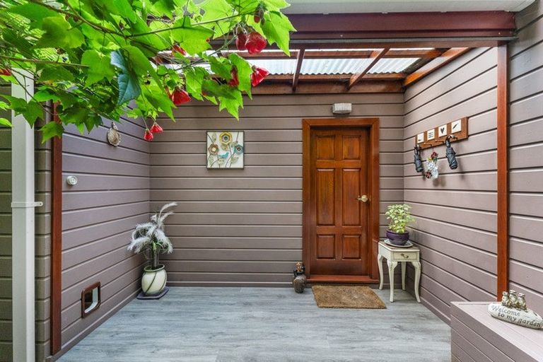 Photo of property in 27a Tane Road, Laingholm, Auckland, 0604