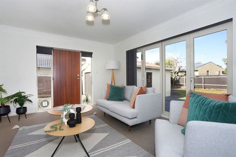 Photo of property in 12 Winston Avenue, Hokowhitu, Palmerston North, 4410