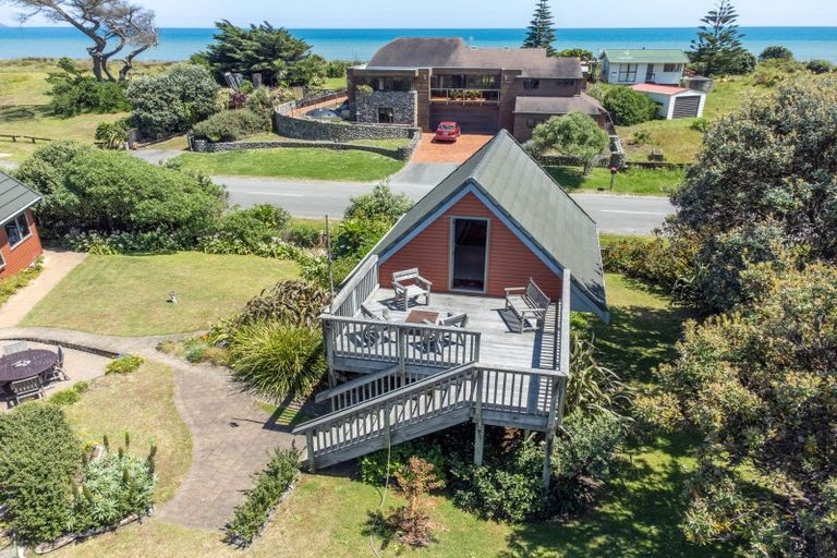 Photo of property in 2 Kitchener Street, Te Horo Beach, Otaki, 5581