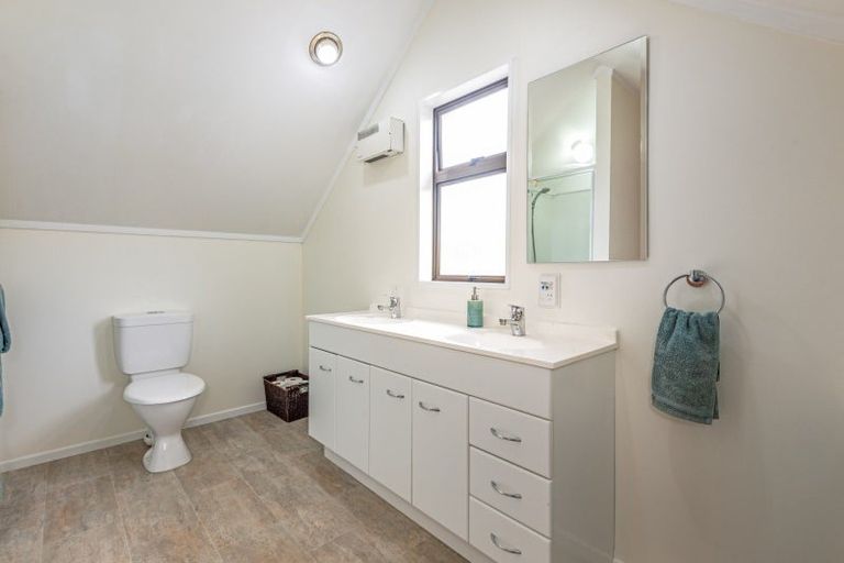 Photo of property in 1a Surrey Crescent, Hokowhitu, Palmerston North, 4410