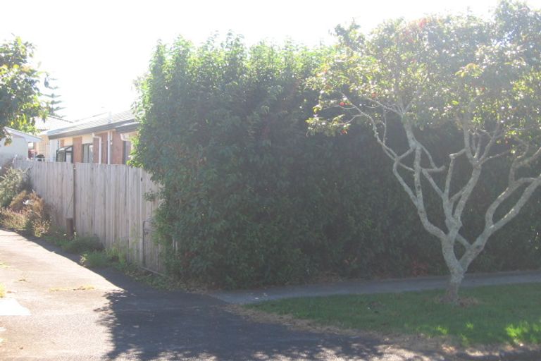 Photo of property in 5a Hinekohu Street, New Lynn, Auckland, 0600