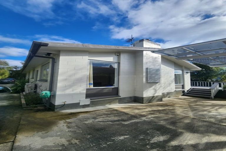Photo of property in 64 Chatsworth Road, Silverstream, Upper Hutt, 5019