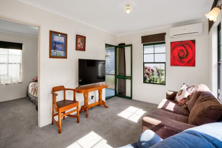 Photo of property in 70-76 Whiteley Street, Moturoa, New Plymouth, 4310