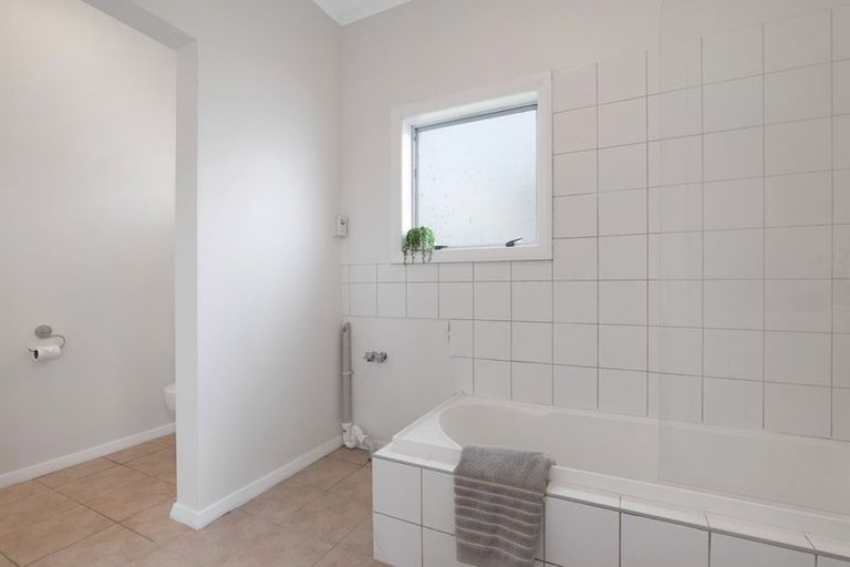 Photo of property in 85 Broadway, Stratford, 4332