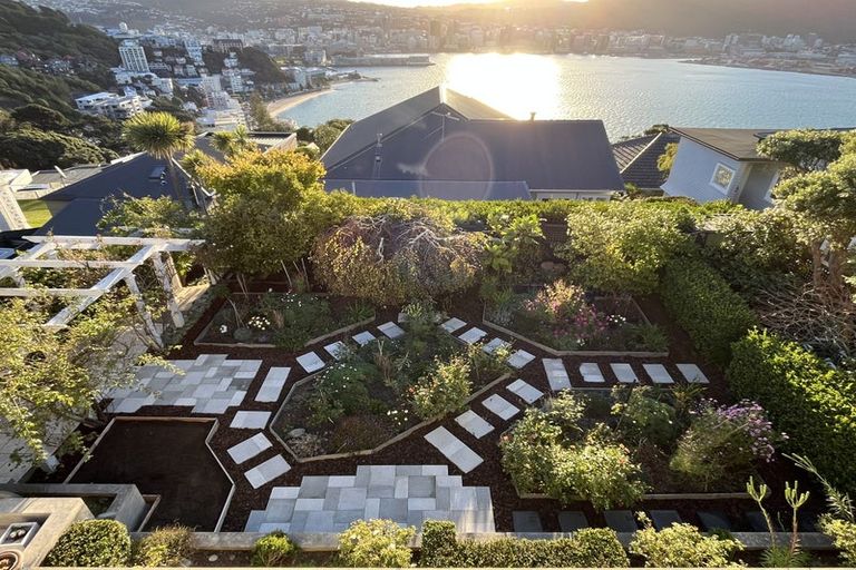 Photo of property in 45 The Crescent, Roseneath, Wellington, 6011