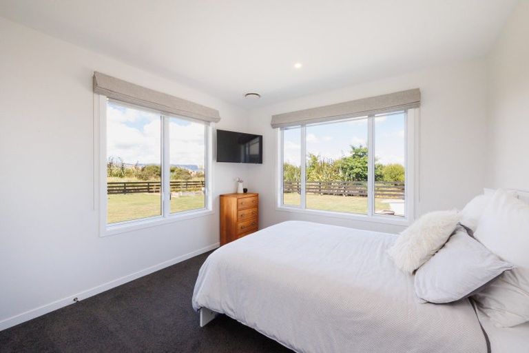 Photo of property in 33 Hartwell Drive, Kelvin Grove, Palmerston North, 4470