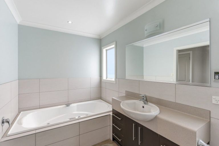 Photo of property in 10 Metzenthin Close, Raumati South, Paraparaumu, 5032