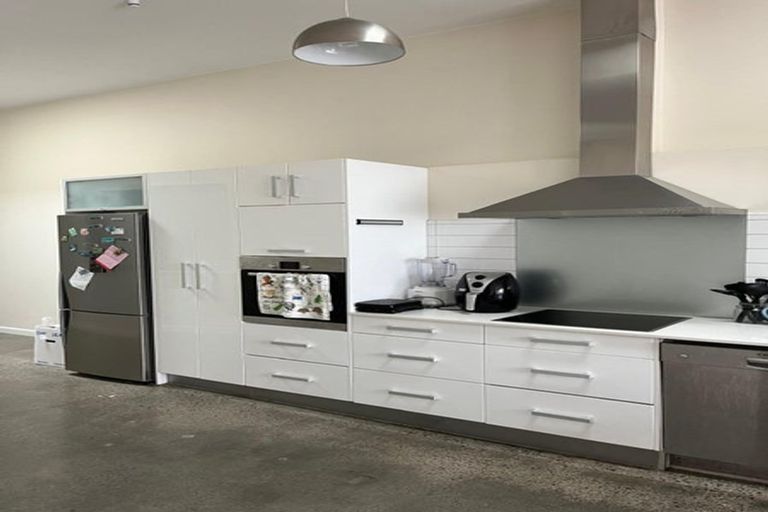 Photo of property in 25u5 Home Street, Mount Victoria, Wellington, 6011