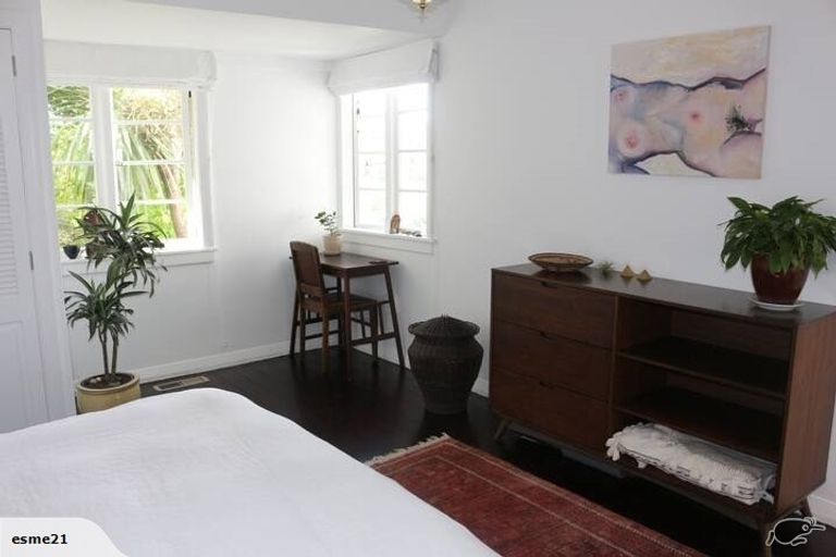 Photo of property in 5 Thorby Street, Northland, Wellington, 6012