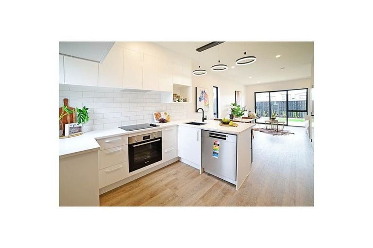 Photo of property in 31 Kiato Lane, Flat Bush, Auckland, 2019