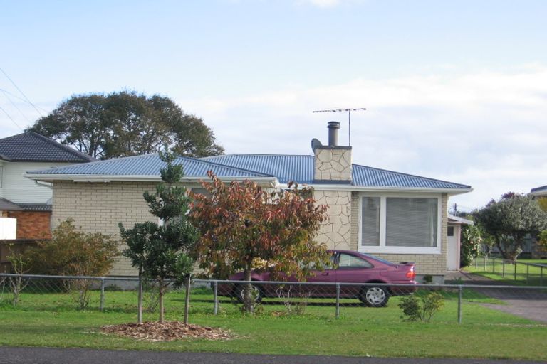 Photo of property in 4 Peachgrove Road, Te Atatu Peninsula, Auckland, 0610