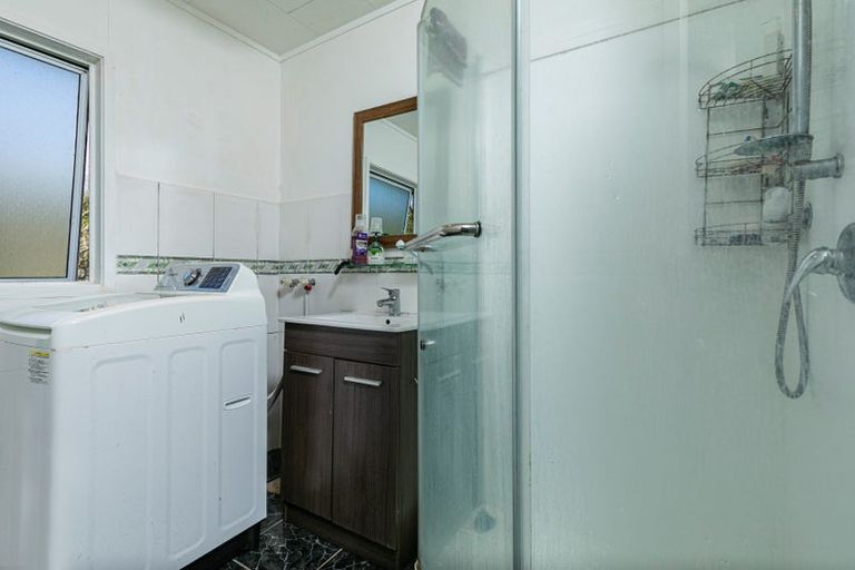 Photo of property in 11 Landsdale Place, Massey, Auckland, 0614