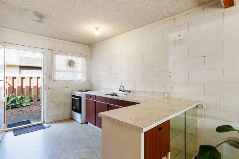 Photo of property in 2/875 Heaphy Terrace, Claudelands, Hamilton, 3214