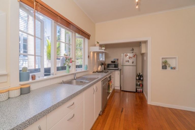 Photo of property in 24 Gardner Avenue, New Lynn, Auckland, 0600