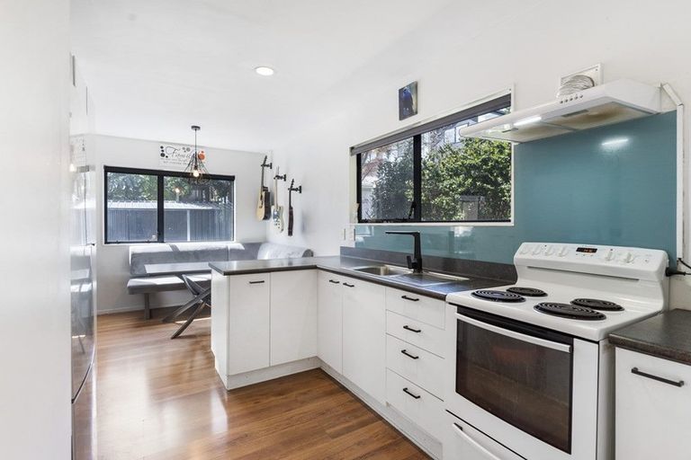 Photo of property in 61a Graham Avenue, Te Atatu Peninsula, Auckland, 0610