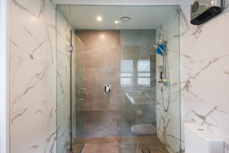 Photo of property in 6 The Oaks, Awapuni, Palmerston North, 4412