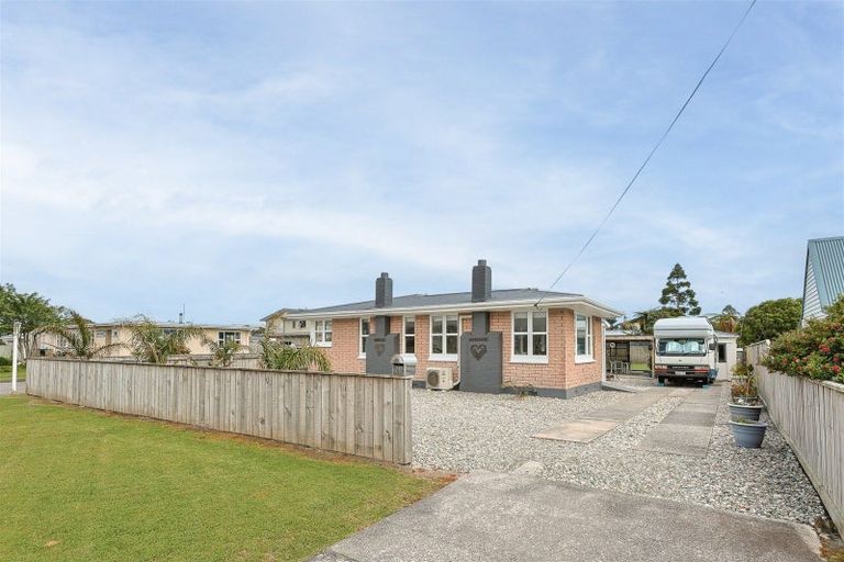 Photo of property in 20 Cook Street, Carters Beach, Westport, 7825