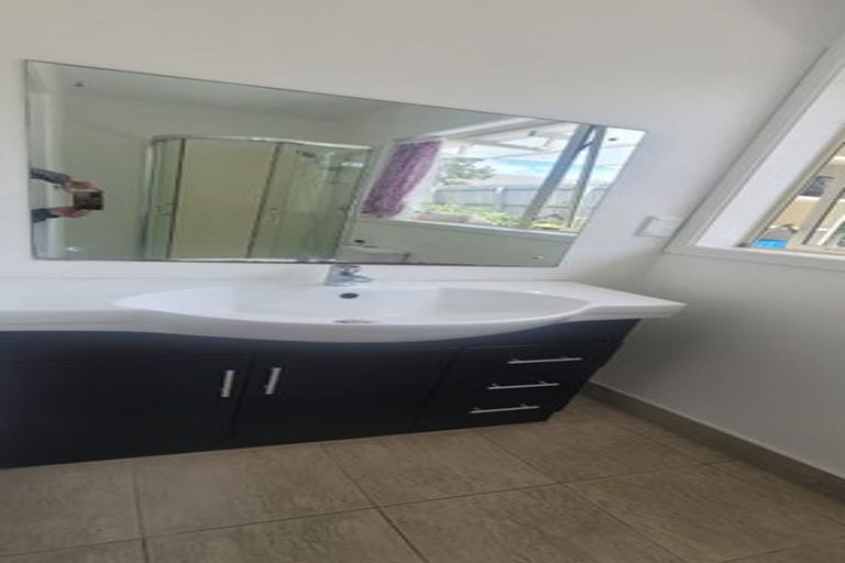 Photo of property in 32 Middlefield Drive, East Tamaki Heights, Auckland, 2016