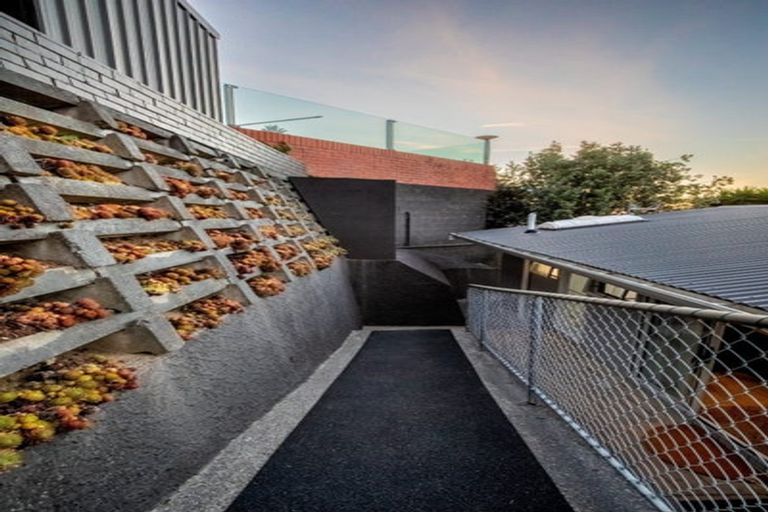 Photo of property in 12 Hipango Terrace, Durie Hill, Whanganui, 4500