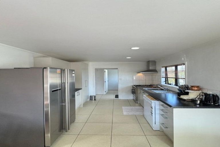 Photo of property in 16 Faram Place, Massey, Auckland, 0614