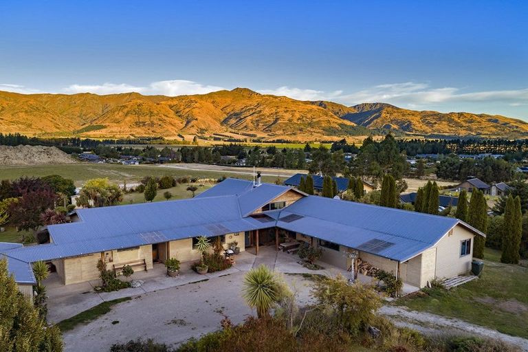 Photo of property in 28 Moraine Terrace, Lake Hawea, 9382