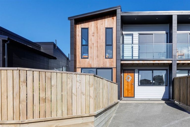 Photo of property in 6b Huia Street, Tawa, Wellington, 5028