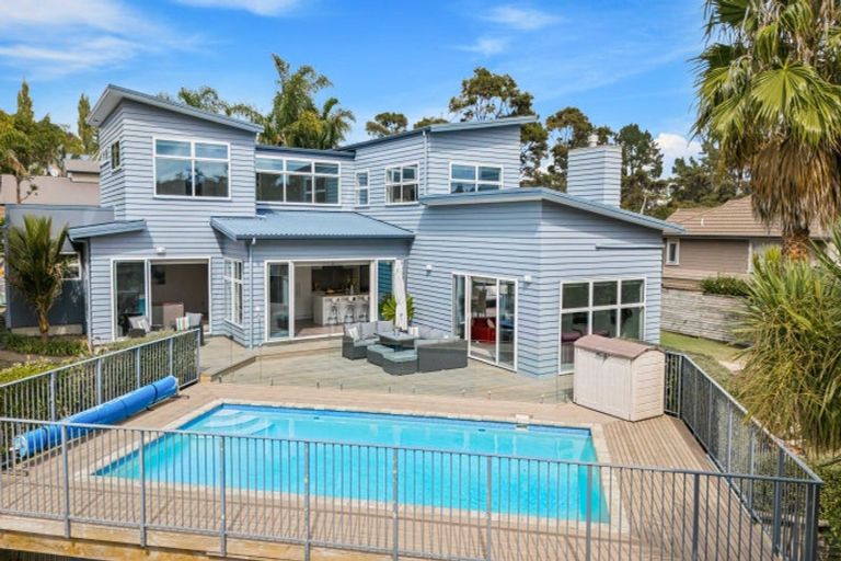 Photo of property in 17a Churchouse Road, Greenhithe, Auckland, 0632