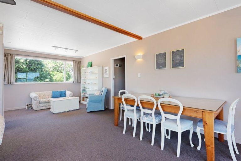 Photo of property in 104 Marine Parade, Paraparaumu Beach, Paraparaumu, 5032
