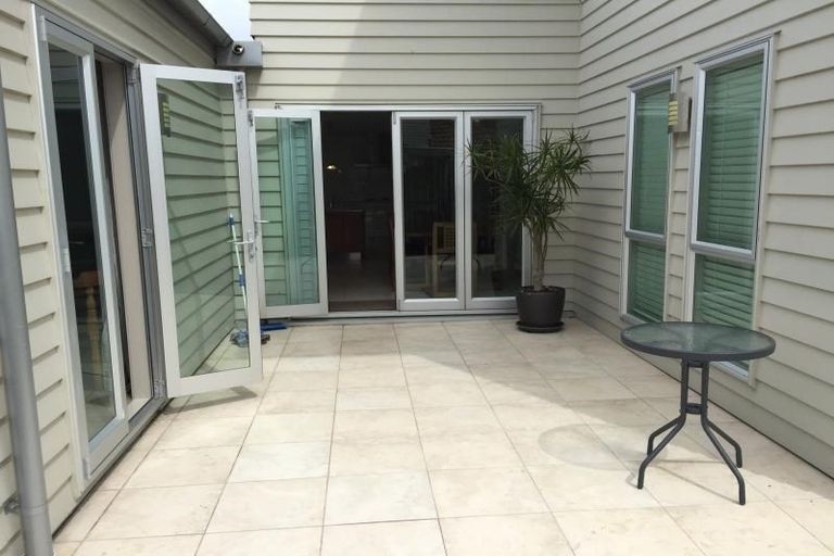 Photo of property in 47 Spinnaker Drive, Te Atatu Peninsula, Auckland, 0610