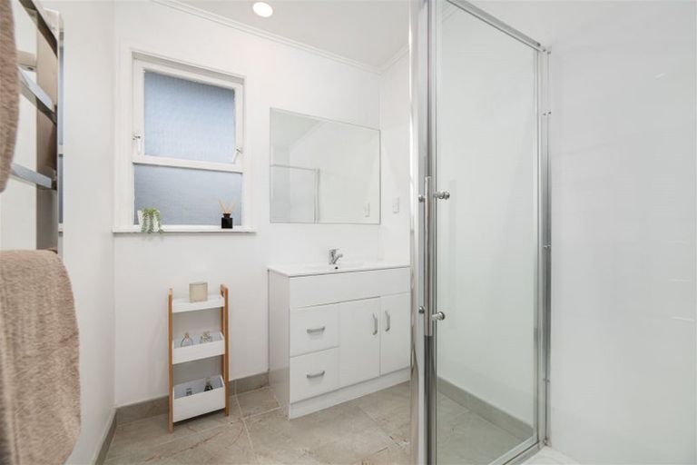 Photo of property in 8 Spence Road, Henderson, Auckland, 0612