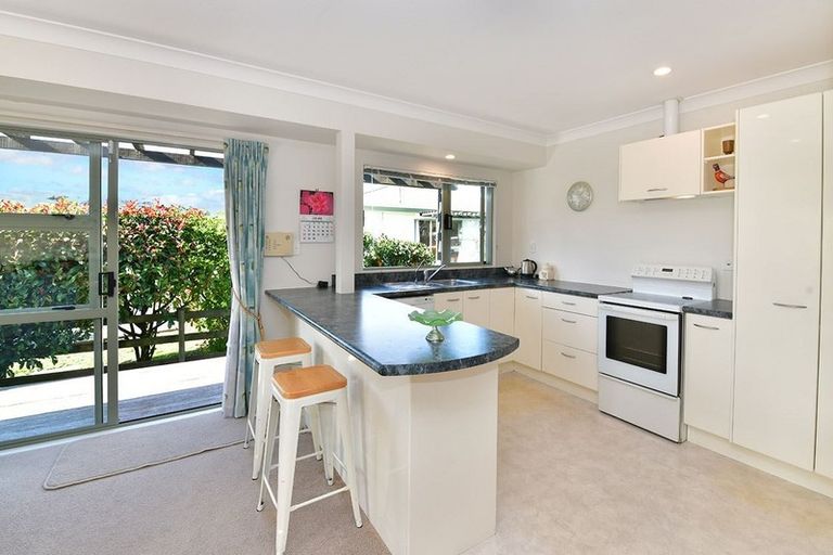 Photo of property in 2/28 Awaroa Road, Helensville, 0800