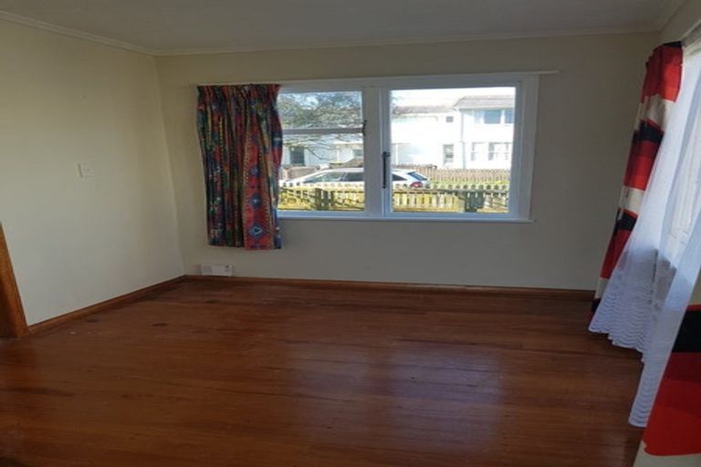 Photo of property in 5- 7 Hazard Grove, Cannons Creek, Porirua, 5024