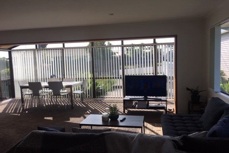 Photo of property in 94 Stanley Road, Glenfield, Auckland, 0629