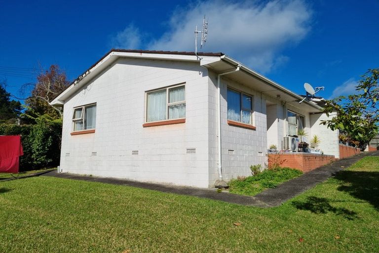 Photo of property in 2 Konini Road, Titirangi, Auckland, 0604