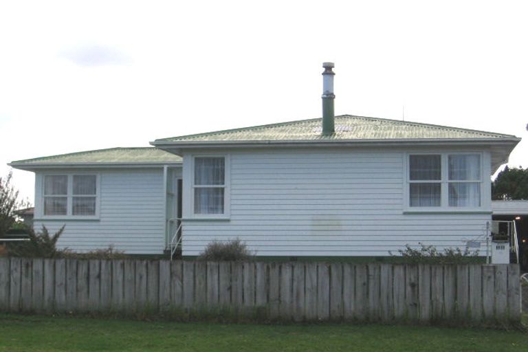 Photo of property in 18 Glen Norman Avenue, Henderson, Auckland, 0610