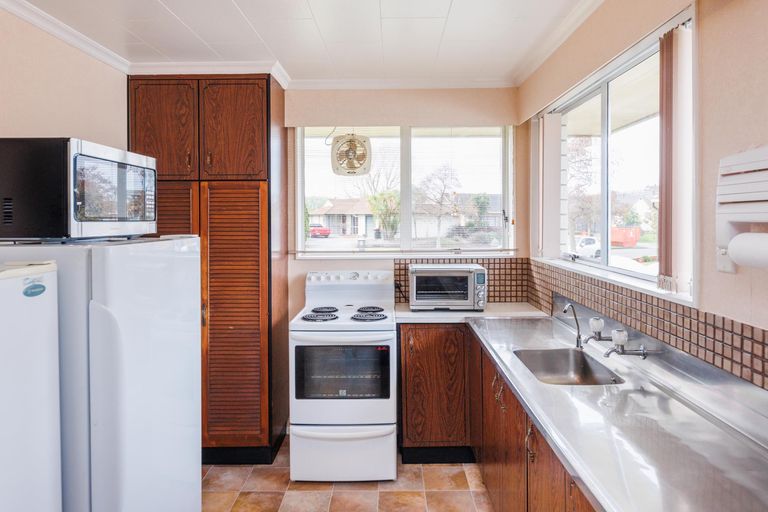 Photo of property in 15 Grange Place, Milson, Palmerston North, 4414