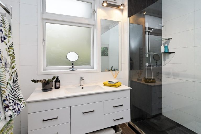 Photo of property in 207 Godley Road, Titirangi, Auckland, 0604