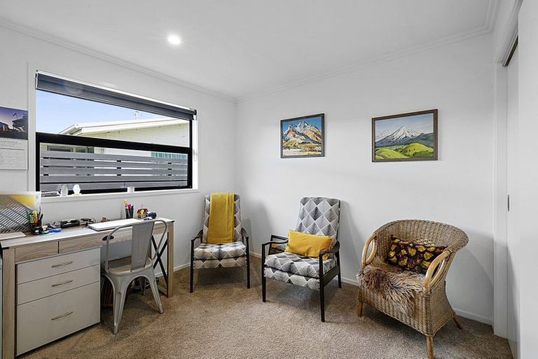 Photo of property in 3 Aderman Place, Hurworth, New Plymouth, 4310