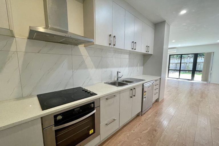 Photo of property in 6b Carlos Drive, Flat Bush, Auckland, 2016