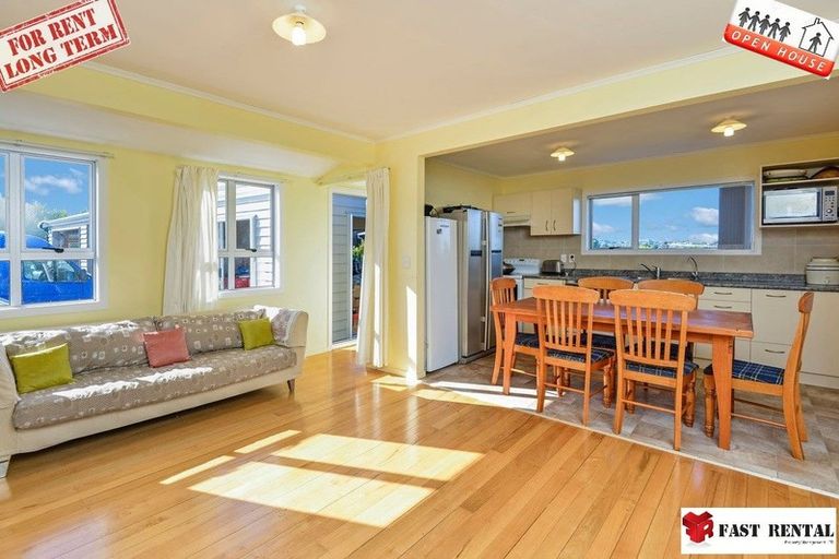 Photo of property in 17 Celeste Place, Totara Vale, Auckland, 0627