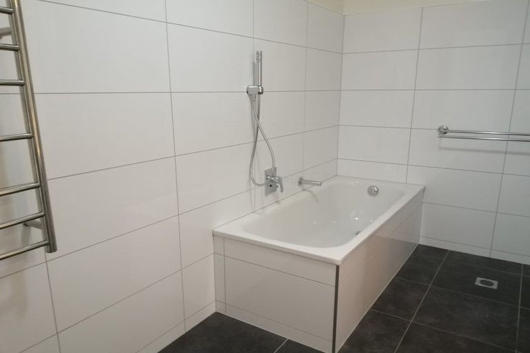Photo of property in 25u5 Home Street, Mount Victoria, Wellington, 6011