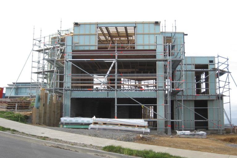 Photo of property in 71 Tamworth Crescent, Newlands, Wellington, 6037