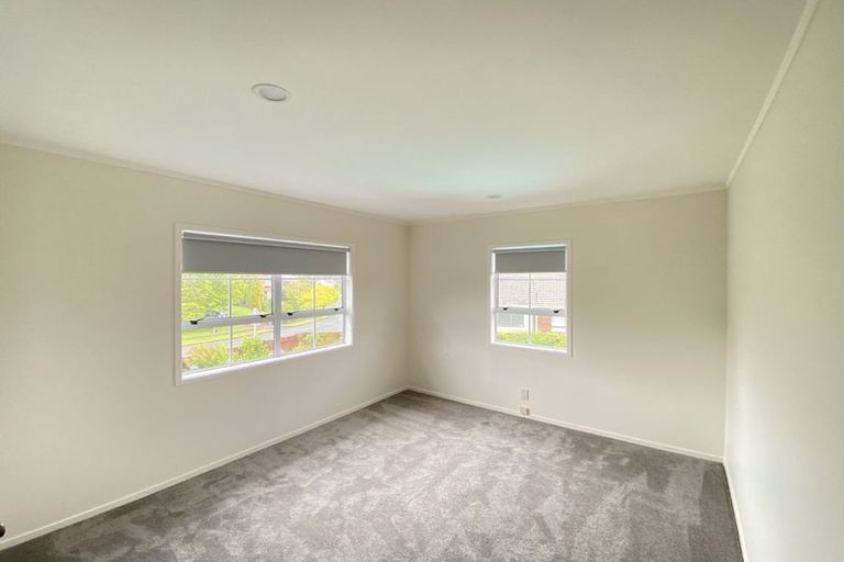 Photo of property in 130 Chelsea View Drive, Chatswood, Auckland, 0626