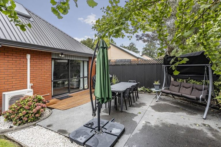 Photo of property in 10 Pyatt Place, Redwood, Christchurch, 8051