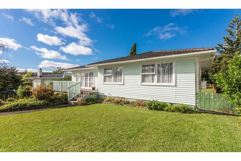Photo of property in 24 Sunvue Road, Glen Eden, Auckland, 0602