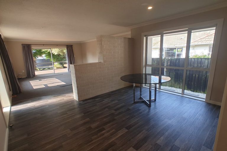 Photo of property in 37 Acacia Avenue, Upper Riccarton, Christchurch, 8041