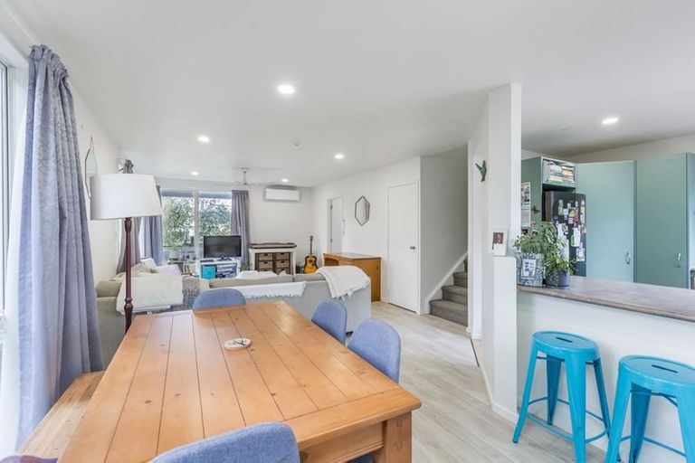 Photo of property in 18b Holiday Road, Stanmore Bay, Whangaparaoa, 0932