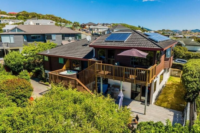 Photo of property in 12 Dornoch Place, Papakowhai, Porirua, 5024