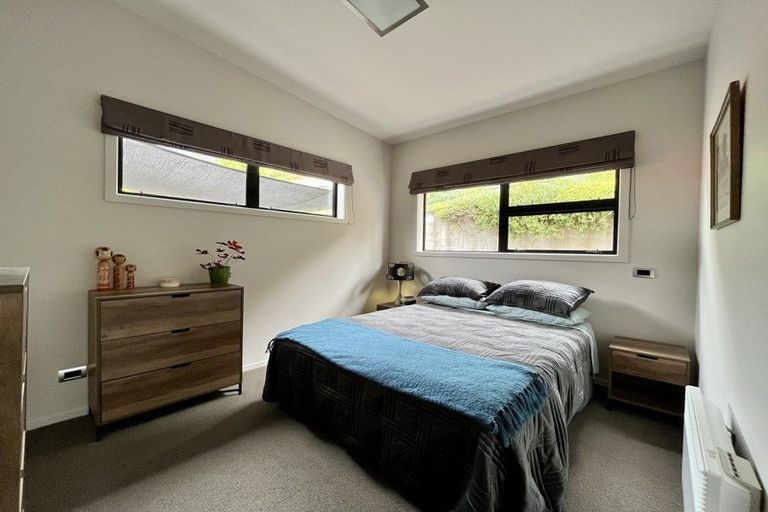 Photo of property in 70 Wynyard Crescent, Fernhill, Queenstown, 9300